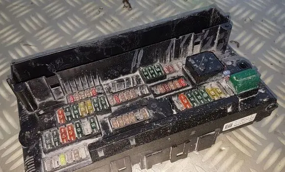BMW 5 F10 F11 Fuse module 9234421
