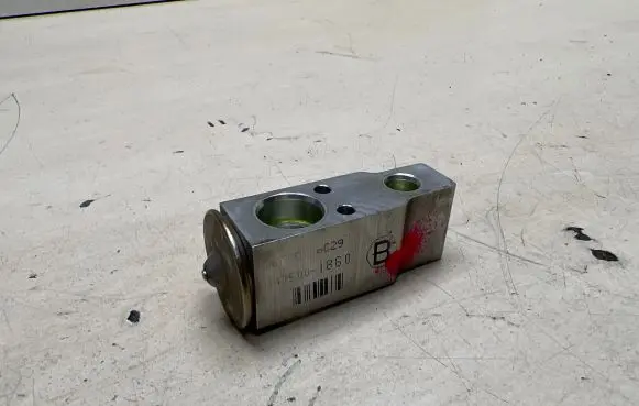Toyota Avensis Verso Air conditioning (A/C) expansion valve 44750001860 6c29