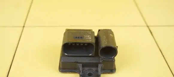 Mercedes-Benz C W204 Glow plug pre-heat relay A6519005502 4HTR19