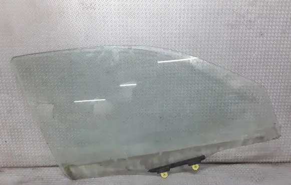 Mitsubishi Outlander Front door window glass four-door