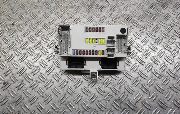 Fiat 500L Fuse module 51965997 116RAI000030