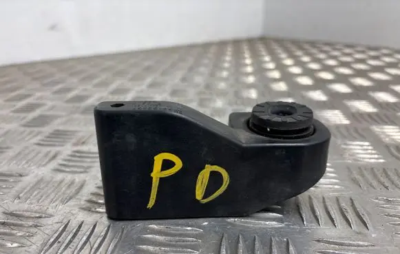 Radiator support slam panel bracket