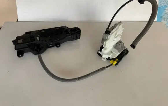 Audi Q5 SQ5 Rear door lock 8X0839015D 80A837811