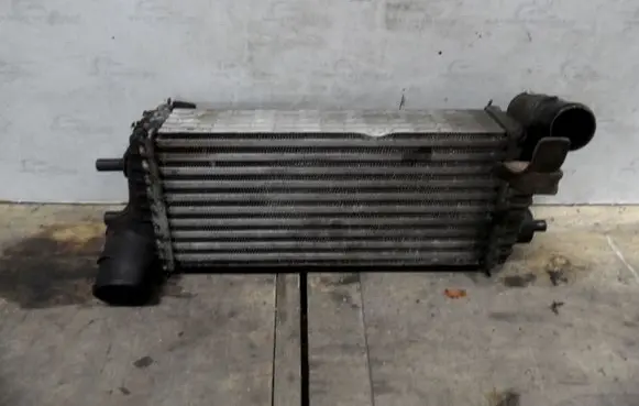 Ford Focus Intercooler radiator 9L440