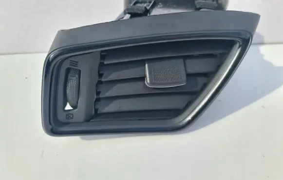 Nissan X-Trail T32 Dashboard side air vent grill/cover trim
