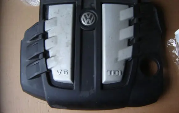 Volkswagen Touareg I Engine cover (trim)