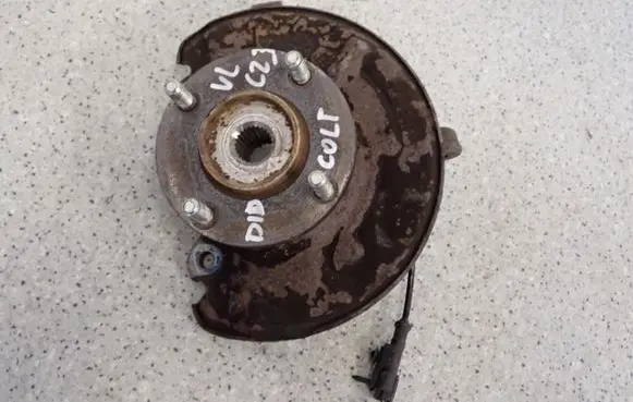 Mitsubishi Colt Front wheel hub spindle knuckle 