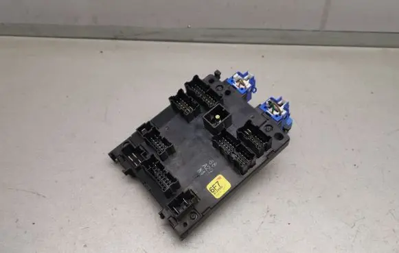 Nissan Micra Fuse module 6F7 0129993