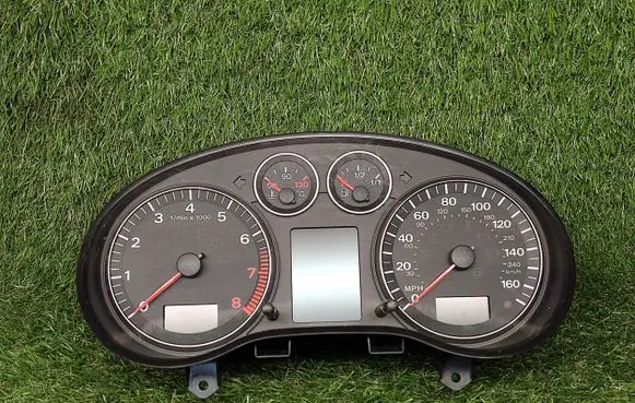 Audi A3 S3 8P Speedometer (instrument cluster) 8P0920980T