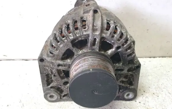 Dacia Logan I Generator/alternator 8200386806C