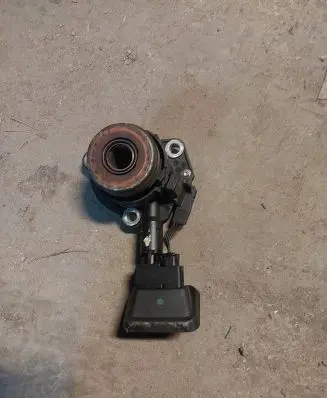 Peugeot 3008 I Clutch slave cylinder 9688475580