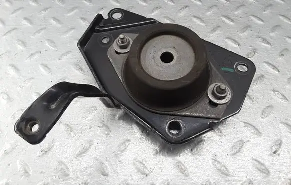 Peugeot 3008 I Engine mount bracket 9682731880