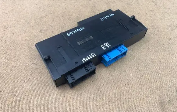 BMW 1 E81 E87 Comfort/convenience module 6971961 61356971961 61359364821