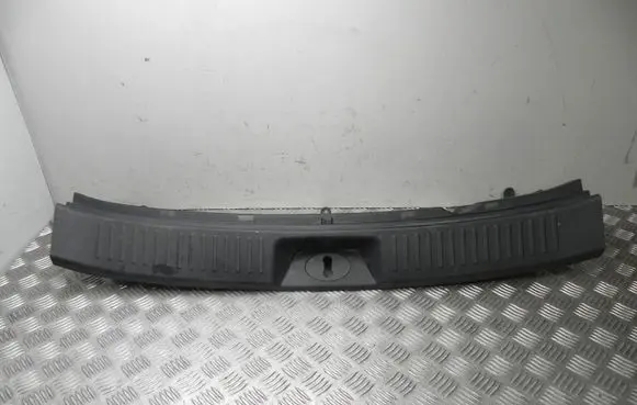 KIA Sorento Tailgate/boot lid lock trim 857702P500