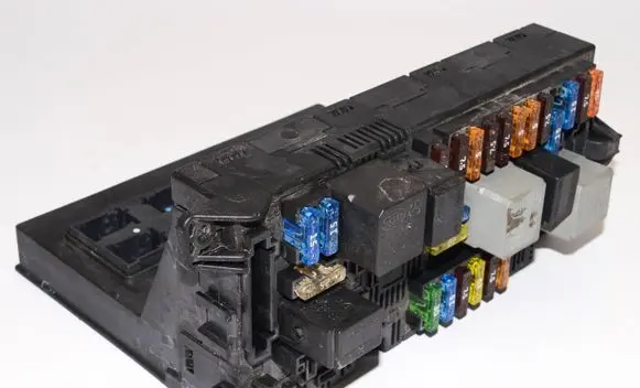 Mercedes-Benz E W211 Fuse module 2115457701 0403133A5207A