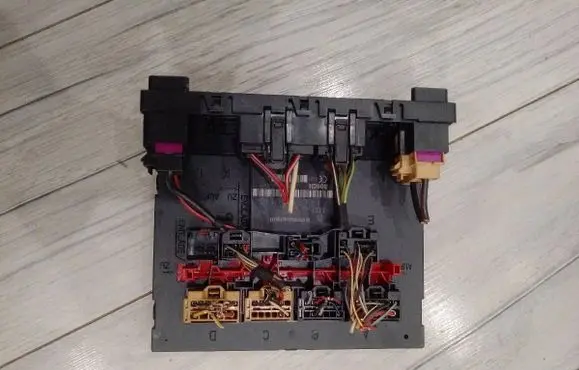 Skoda Octavia Mk2 (1Z) Comfort/convenience module 3c8937049e