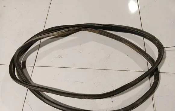 Peugeot 206 Rubber seal front coupe door 