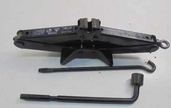 Nissan Almera Tino Lift Jack 99550AV700