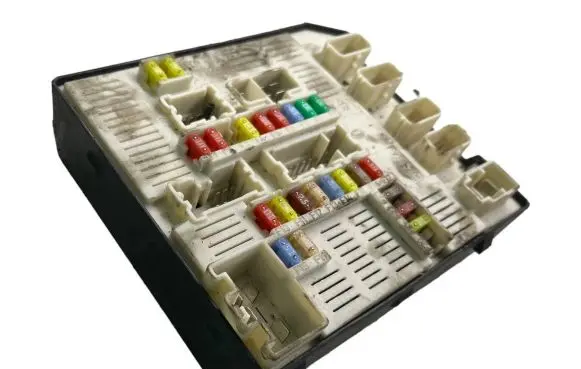Renault Megane III Fuse module 284B60008R