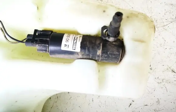 Saab 9-5 Headlight washer pump 90508709