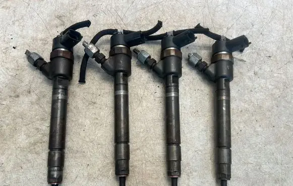 Volvo V70 Fuel injectors set 0445110251 30750283