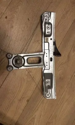 Rear door manual window regulator