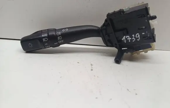 Toyota Avensis Verso Indicator stalk 173650