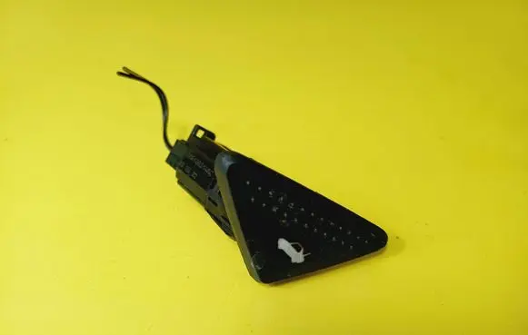 Ford Focus Tailgate opening switch 98AG19B514AC