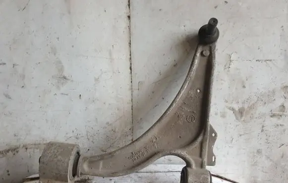 Front lower control arm/wishbone