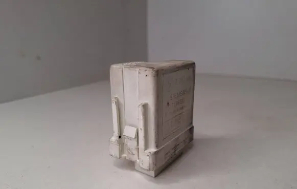 BMW 5 E39 Glow plug pre-heat relay 2247664 72RB511