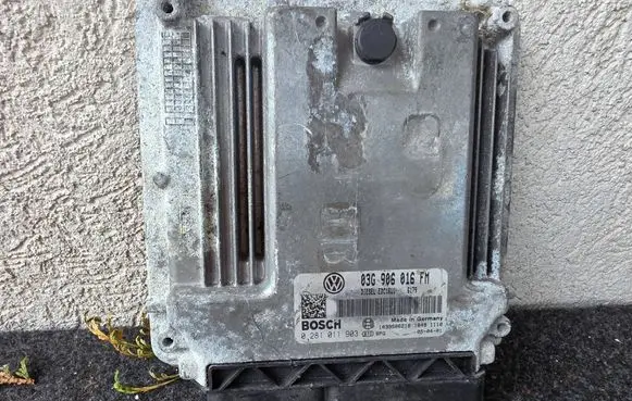 Volkswagen Golf V Engine control unit/module 03G906016FM