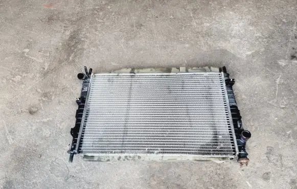 Ford Mondeo Mk III Coolant radiator 1S7H8C342AH 1S7H8C342