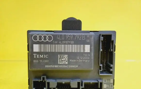Audi Q7 4L Door control unit/module 4L0959792B 4L0910793B