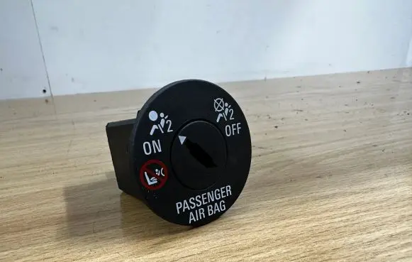 Opel Meriva B Passenger airbag on/off switch 13577258