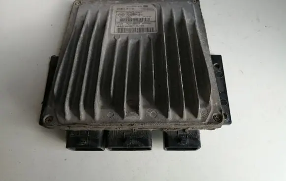 Renault Megane II Engine control unit/module 8200331477 8200469333