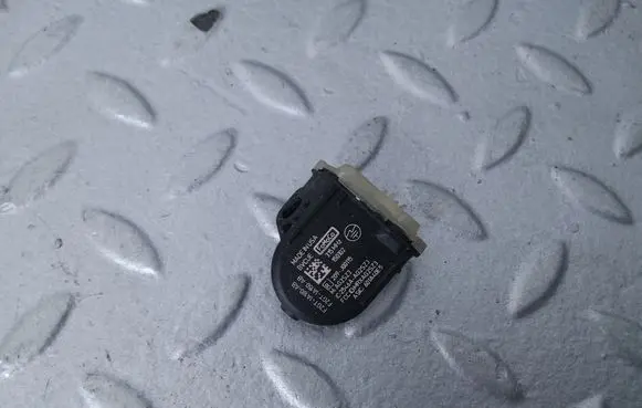 Ford Mustang VI Tire pressure sensor F2GT1A180AB F2GT1A150AB