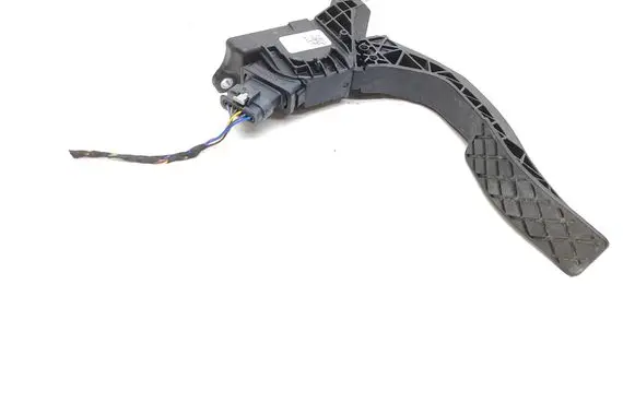 Accelerator throttle pedal