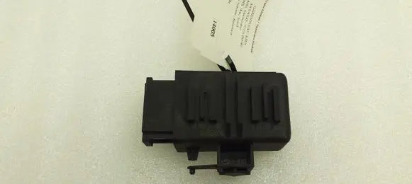 Volkswagen PASSAT B7 Seat heating relay 5K0959772