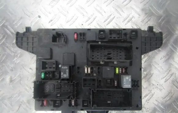 Opel Astra J Fuse box set 13343950 365927271