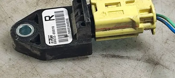 Toyota Avensis T250 Airbag deployment crash/impact sensor 8983305010 100514401E