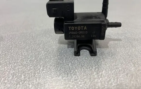 Toyota Avensis T270 Vacuum valve 258600R010