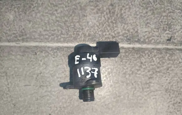 BMW 3 E46 Fuel pressure regulator 