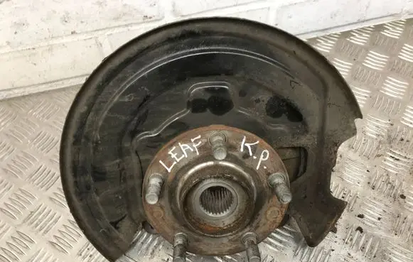Nissan Leaf I (ZE0) Front wheel hub