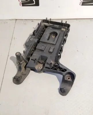 Volkswagen Tiguan Battery tray 1K0915333