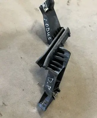 Renault Modus Front door windshield rail 