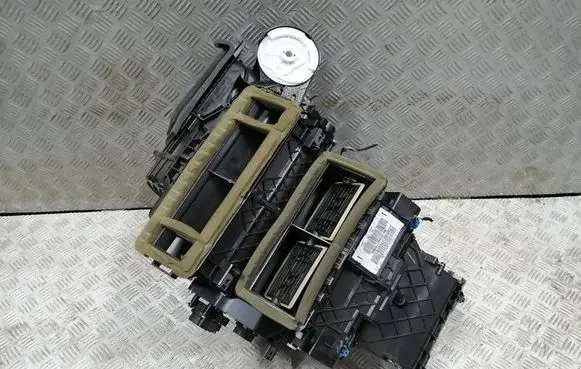 Ford Focus Interior heater climate box assembly BV6N19B555NK BV6N19B555NM 6652A