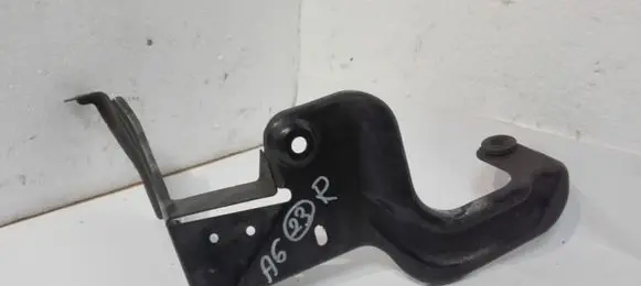 Audi A6 S6 C6 4F Intercooler pipe mounting bracket 4F0145814