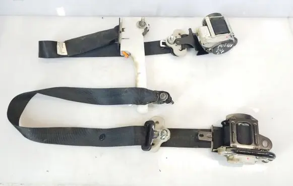 Nissan Pulsar Front seatbelt