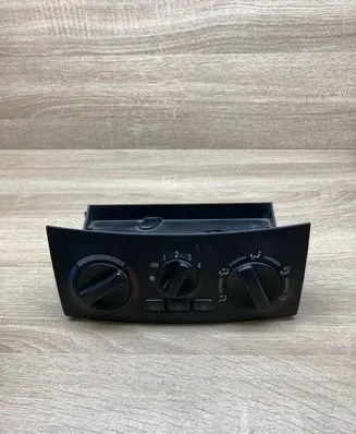 Mitsubishi Space Star Climate control unit MR914556