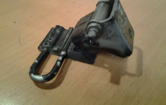 Audi A6 S6 C6 4F Rear door lower hinge 8E0833412